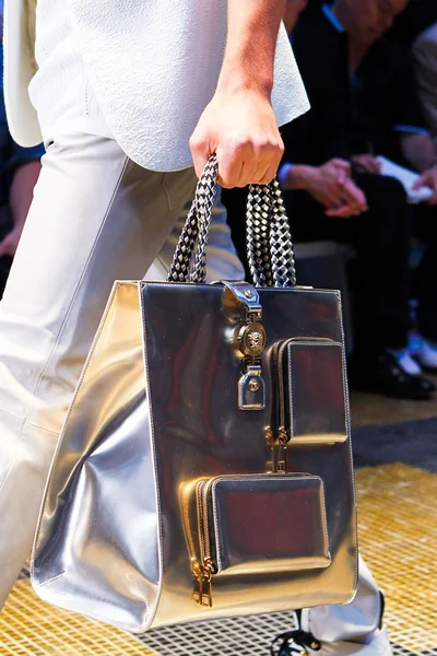 Look 50